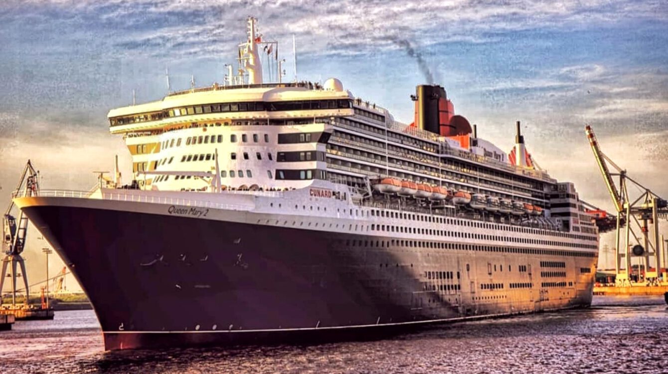 Queen Mary 2 - Die Königin der Meere in Hamburg