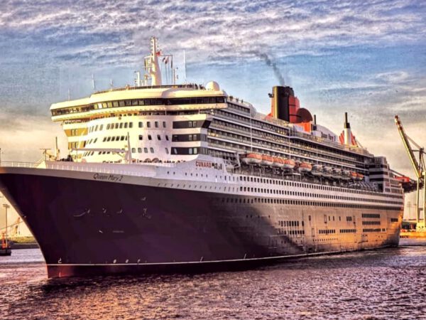 Queen Mary 2 - Die Königin der Meere in Hamburg