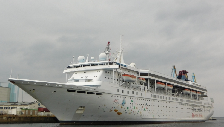 MS SuperStar Libra of Star Cruises docked