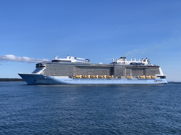 MS Anthem of the Seas @ anchor