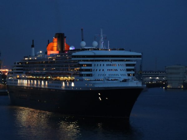 Fast schon eine ´wahre Hamburgerin´: Queen Mary 2 zu Besuch an der Elbe