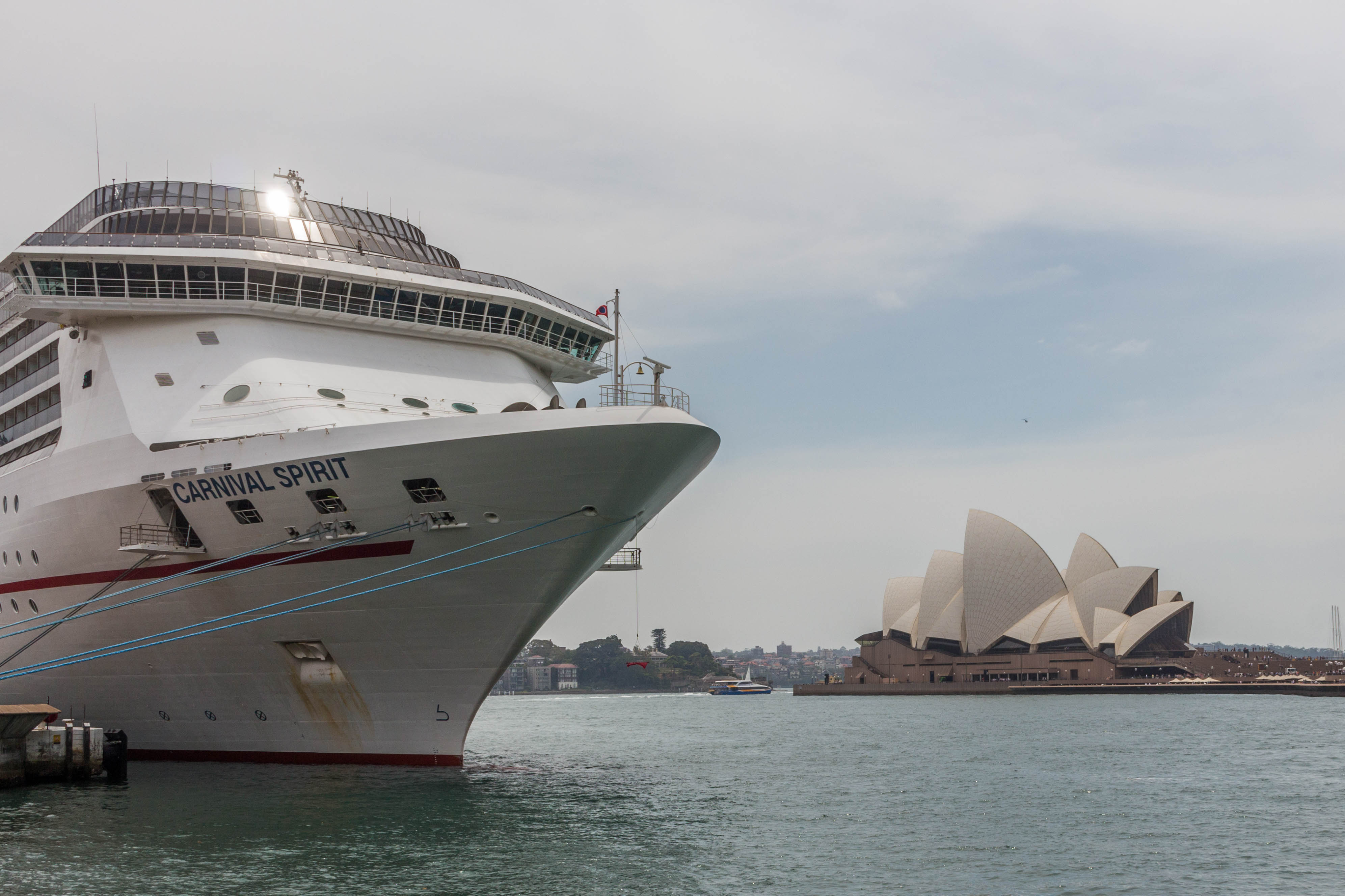 Carnival Spirit with Sydney´s Opera House