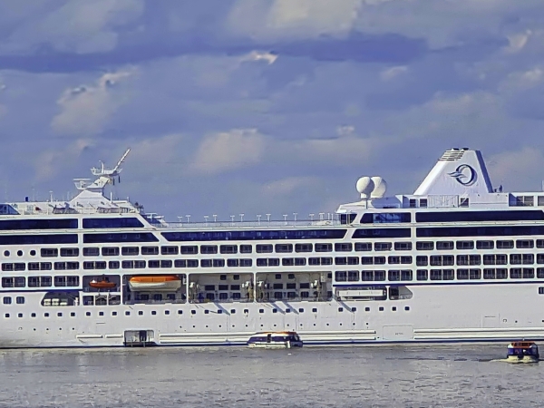 MS Insignia of Oceania Cruises at anchor 