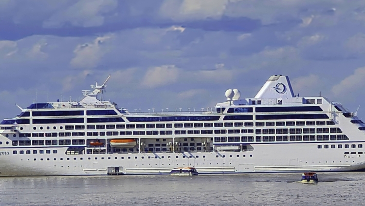 MS Insignia of Oceania Cruises at anchor 