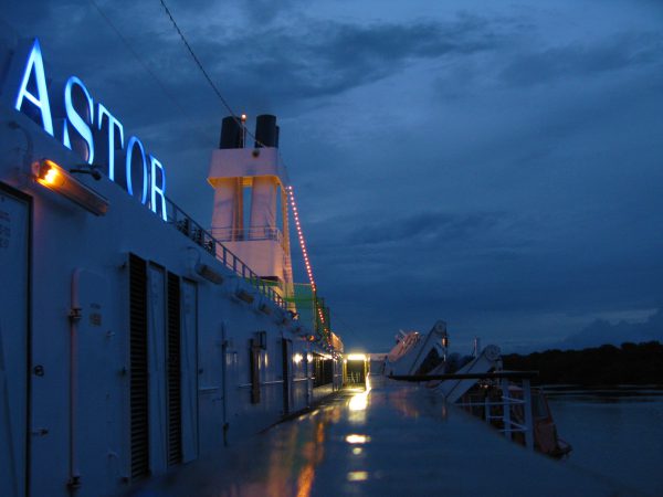 Amazonas-Abend an Bord von MS Astor 