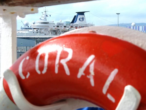 MS Coral Rettungsring mit historischem Hintergrund