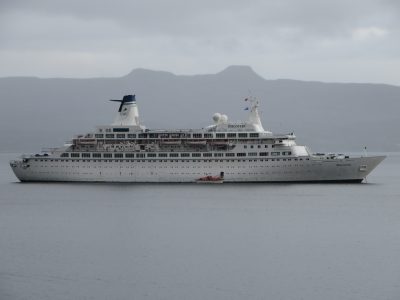 MS Discovery at anchor CMV