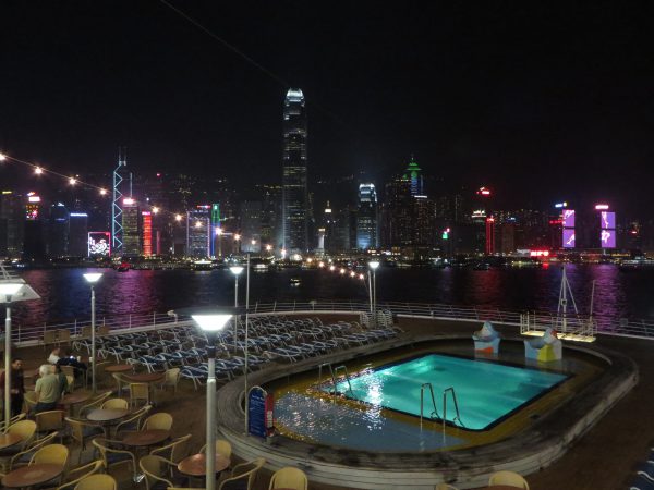 Pooltime in Hongkong an Bord von MS Volendam