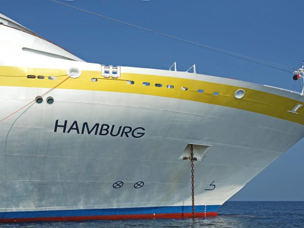 MS Hamburg auf Reede