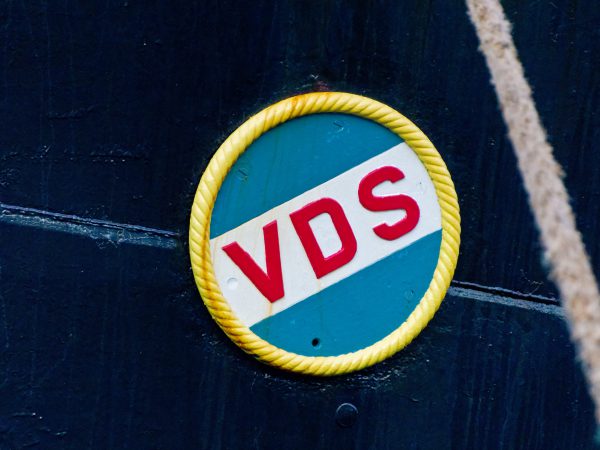 MS Lofoten mit historischem 'VDS-Reederei-Logo'