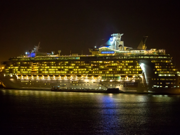 MS Independence of the Seas @ night