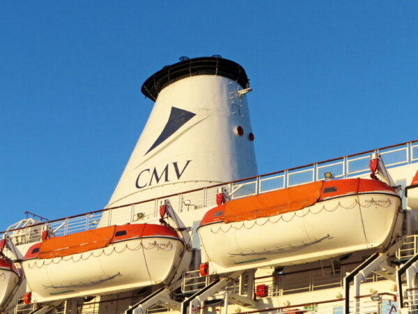 MS Marco Polo - Schornstein mit CMV-Logo