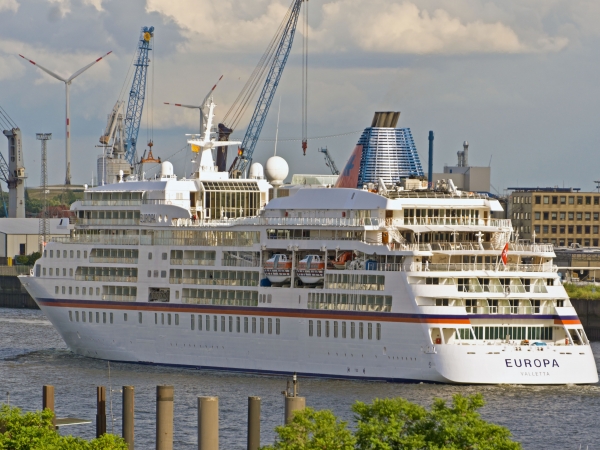 MS Europa is repositioning @ Hamburg harbour