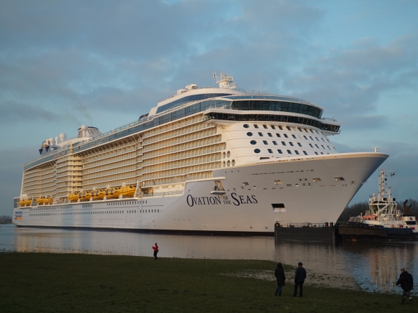 MS Ovation of the Seas starts its journey for the open water