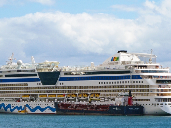 MS AIDAbella bunkering operations