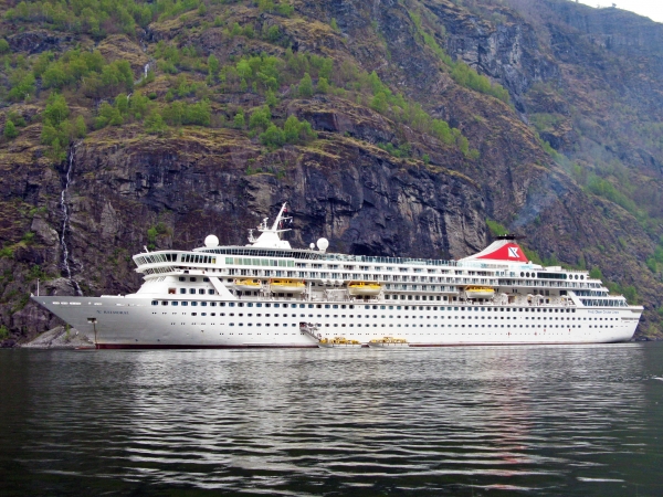 Tenderservice of MS Balmoral / Fred Olsen Cruise Lines