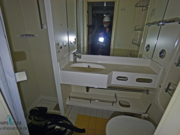 MS ASTOR Baltic Deck Cabin 444 bathroom