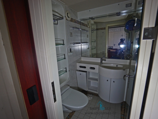 MS ASTOR Atlantic Deck Suite 243 bathroom