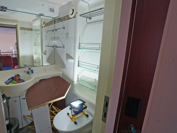 MS ASTOR Atlantic Deck Suite 237 bathroom