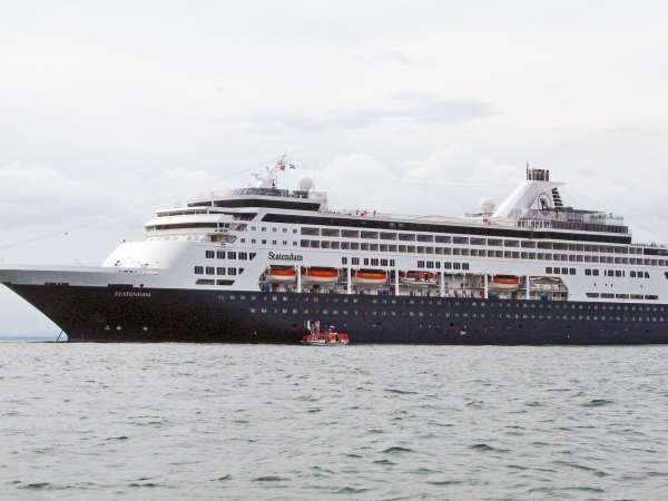MS Vasco da Gama as MS Statendam at anchor