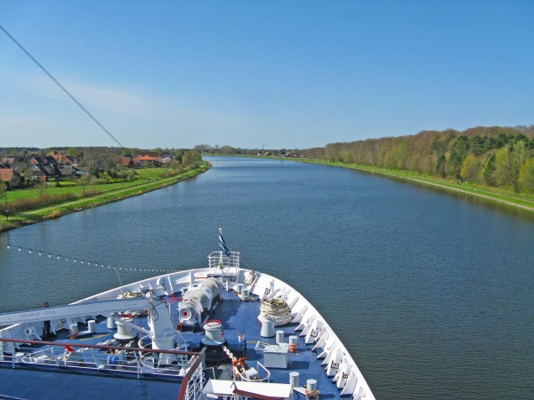 MS ASTOR Kiel Canal passage westbound