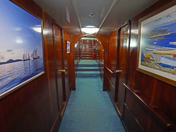 SY Sea Star cabin aisle