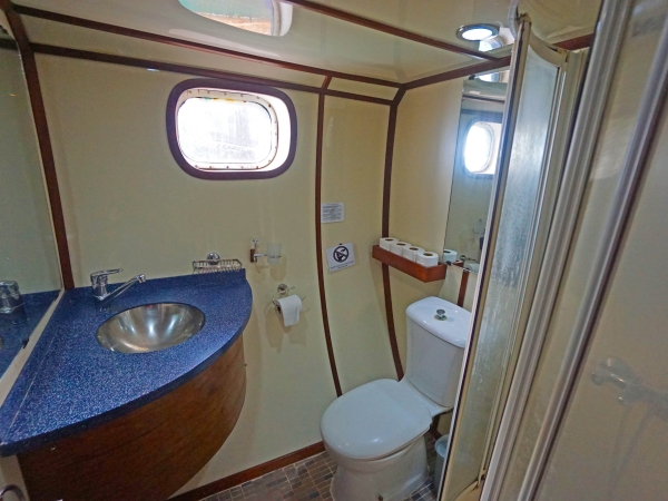 SY Sea Bird Cabin 3 bathroom