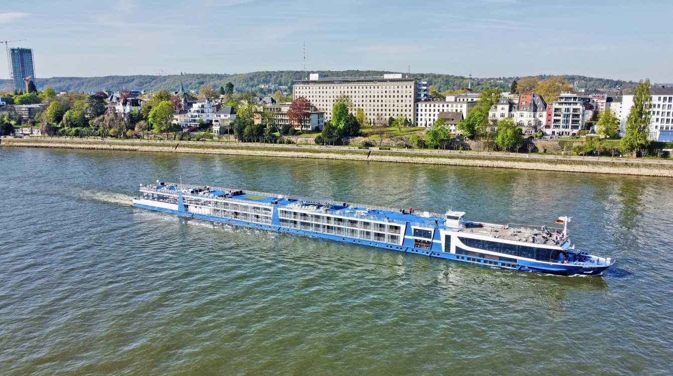 MS Thurgau Ultra transitting Bonn