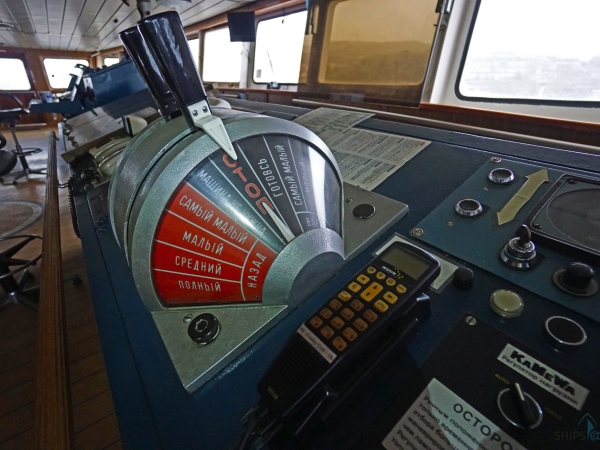 MS Delphin Bridge Engine Control