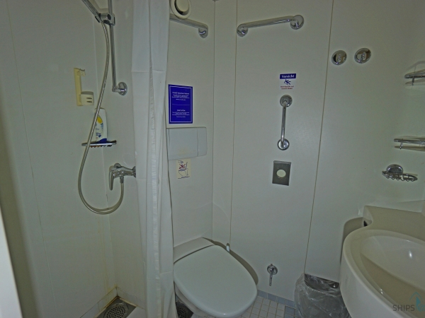 MS Delphin Cabin 2044 Bathroom