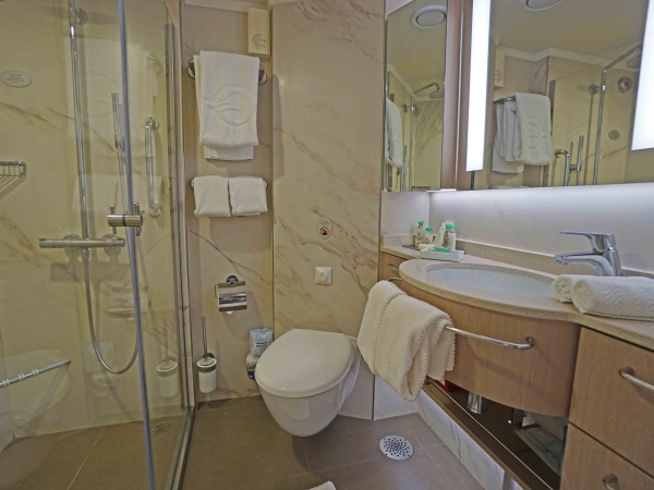Penthouse Suite 8010 Bathroom MS Sirena Oceania Cruises