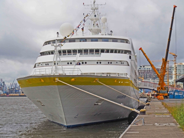 MS Hamburg docked at cruisecenter Baakenhöft
