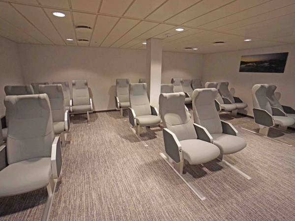 MS Havila Castor Port-to-Port-Lounge with Relaxchairs