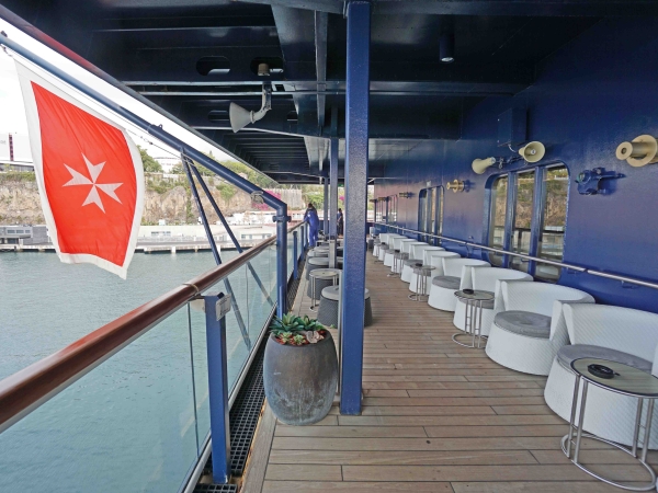 TUI Cruises Mein Schiff Herz Schau-Bar Aussenbereich
