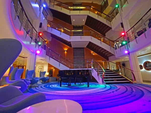 TUI Cruises Mein Schiff Herz Atrium
