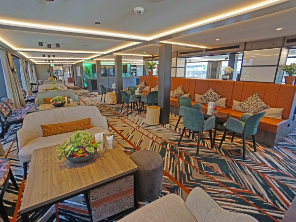 MS nickoSPIRIT von nicko cruises Panorama-Lounge