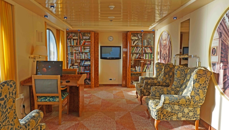 MS Hamburg of Plantours Bibliothek
