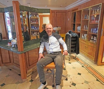 Phoenix Reisen MS Deutschland Friseur
