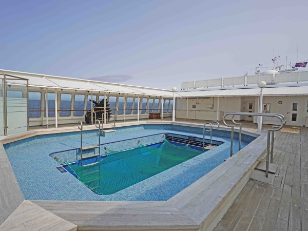 MS Seaventure Pool of Iceland Pro Cruises 