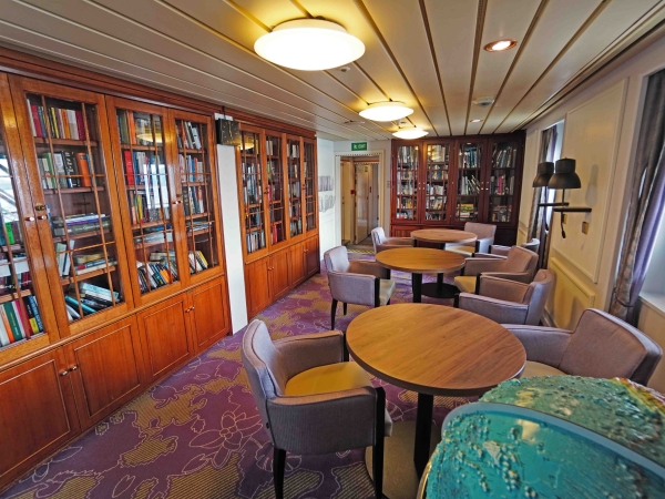 MS Seaventure Library of Iceland Pro Cruises
