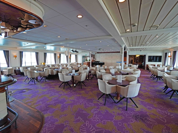 MS Seaventure Seabreeze Lounge of Iceland Pro Cruises