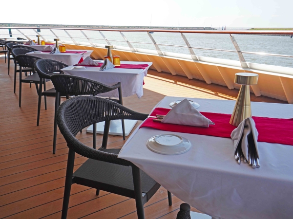 MS World Voyager Atlas Ocean Voyages nicko cruises Mystic Restaurant Al fresco