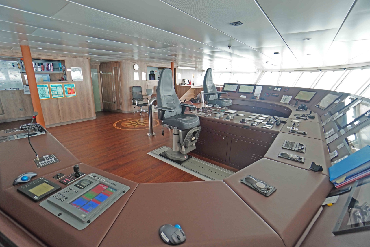 MS World Voyager Atlas Ocean Voyages nicko cruises Bridge
