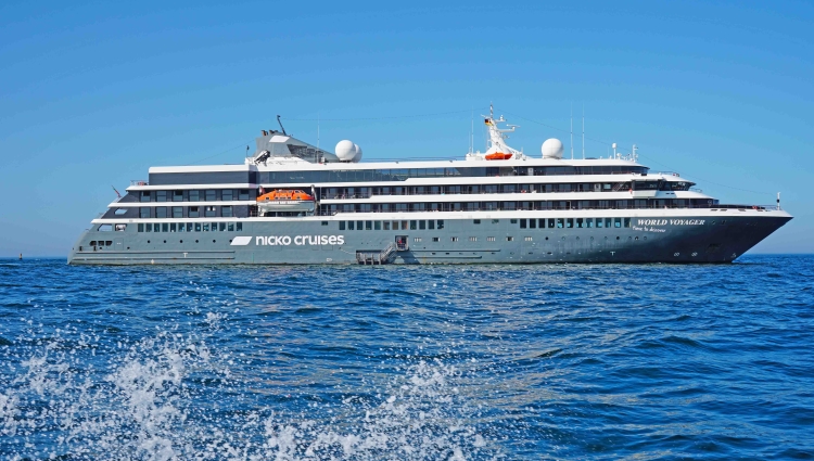 MS World Voyager of Atlas Ocean Cruises / nicko cruises