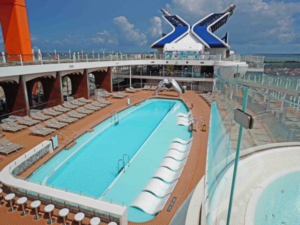 MS Celebrity APEX Celebrity Cruises Poolarea
