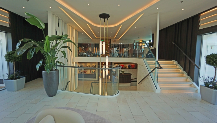 MS Amadeus Cara Lobby Atrium of Amadeus Fluss-Kreuzfahrten
