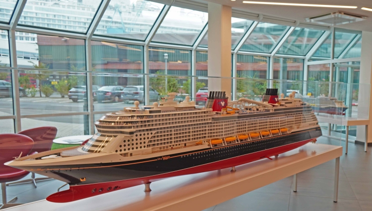 Modell of MS Disney Wish of Disney Cruises