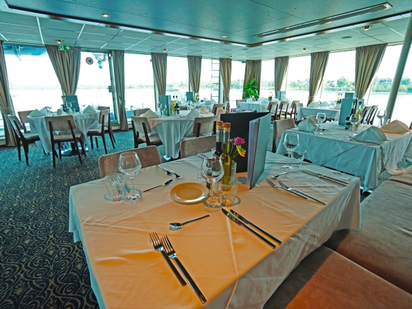 MS Dutch Largo of Dutch Cruise Line Restaurant