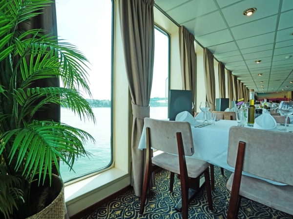 MS Dutch Largo of Dutch Cruise Line Restaurant