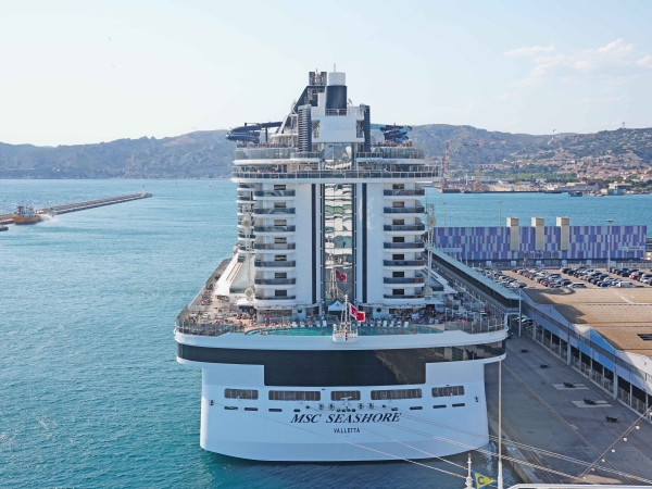 MSC Seashore sternview of MSC Cruises